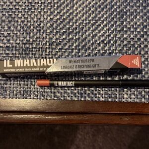 IL MAKIAGE Lip Liner in Bold Red